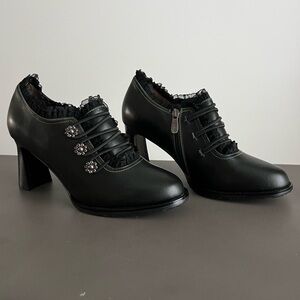 L’Artiste Spring Step Leathern Lace Black Heels Sz